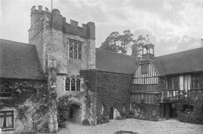 La Torre de la Puerta desde el Patio de Charles Latham