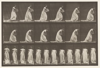 Placa 199. Haciendo una Reverencia, Abanico en la Mano Derecha, 1885 de Eadweard Muybridge