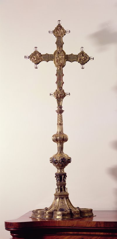 Cruz diseñada por Antonio de Macerata de English School