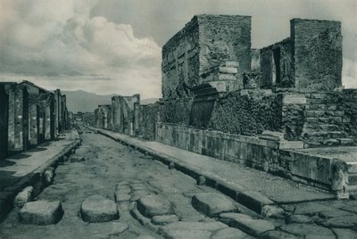 Calle entre ruinas, Pompeya, Italia, 1927 de Eugen Poppel