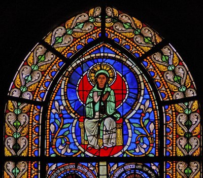 Ventana w5 que representa a la Virgen María de French School
