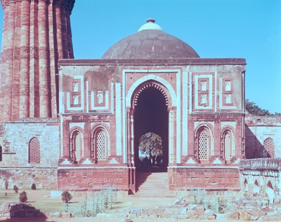 Alai Darwaza, construido por Ala-ud-din Khalji, 1311 de Islamic School