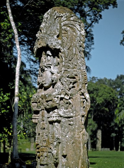 Detalle de una estela de la Gran Plaza de Mayan