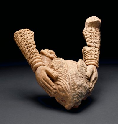 Brazos sosteniendo cabeza de animal, Owo (terracota) de Nigerian