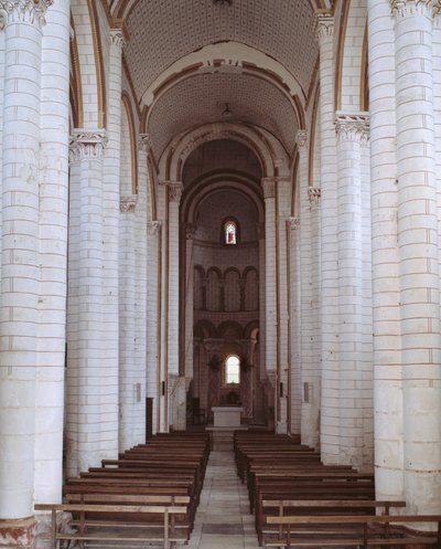 Vista de la nave de Romanesque