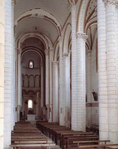 Vista de la nave de Romanesque