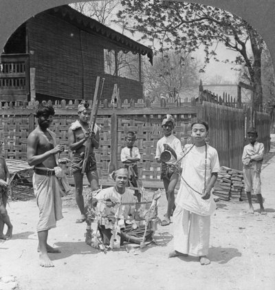 Escena durante un festival, Birmania, 1908 de Stereo Travel Co