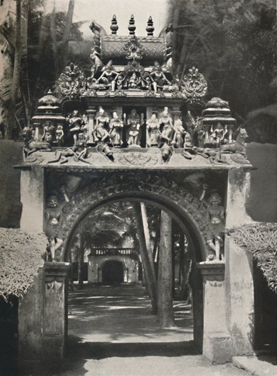 Entrada a un templo hindú, Ceilán, 1926 de Unbekannt