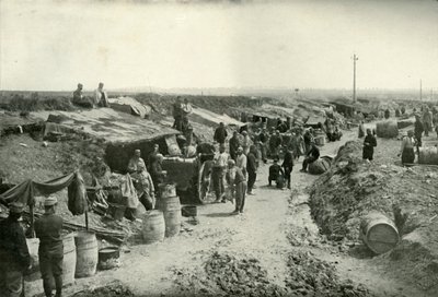 Cocinas de servicio de campo francés detrás de la línea de fuego, 1919 de Unbekannt