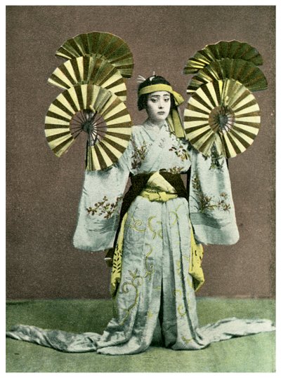 Niña realizando una danza con abanico, Japón, 1904 de Unbekannt