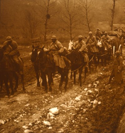 Soldados en movimiento, c1914-c1918 de Unbekannt