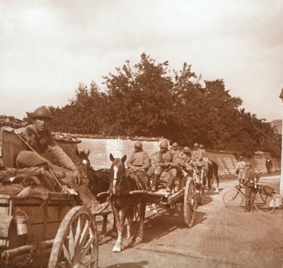 Tropas en carros tirados por caballos, Raux, Francia, c1914-c1918 de Unbekannt