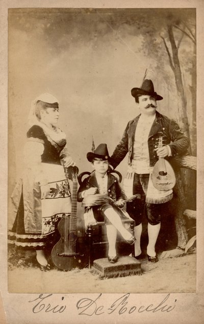 Trio De Bocchi, Lombardía, c.1880 (foto b/n) de Unbekannter Künstler