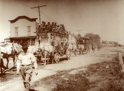 El circo llega a la ciudad, c.1905 de . .