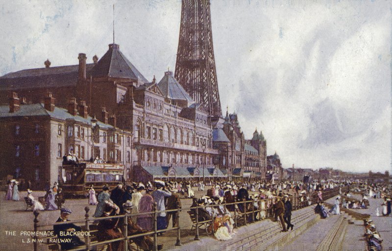 The Promenade, Blackpool (foto en color) de (after) English photographer