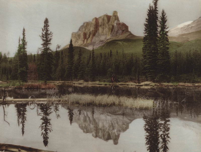Castle Mountain (foto en color) de Byron Hill Harmon