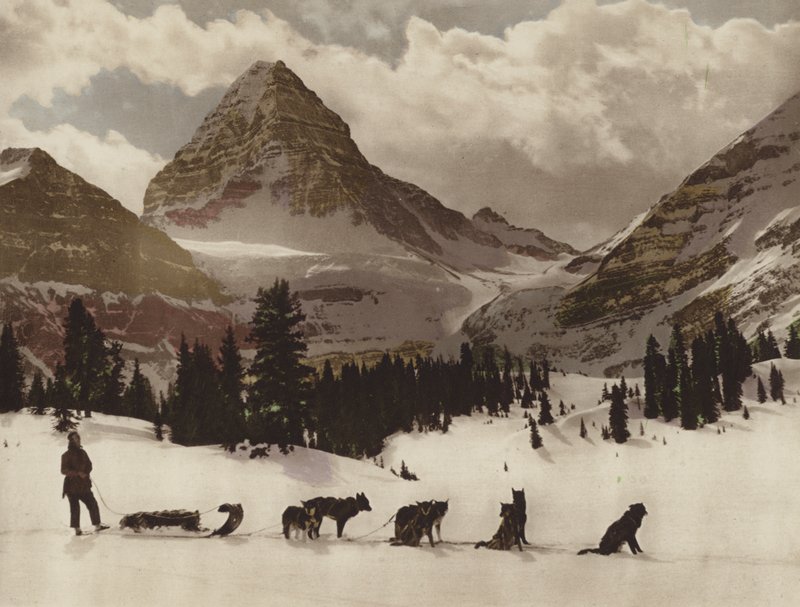 Monte Assiniboine (foto en color) de Byron Hill Harmon