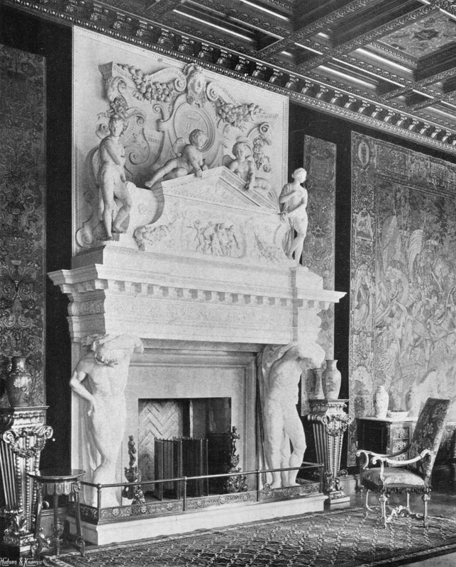 Chimenea de Mármol en el Salón de Charles Latham