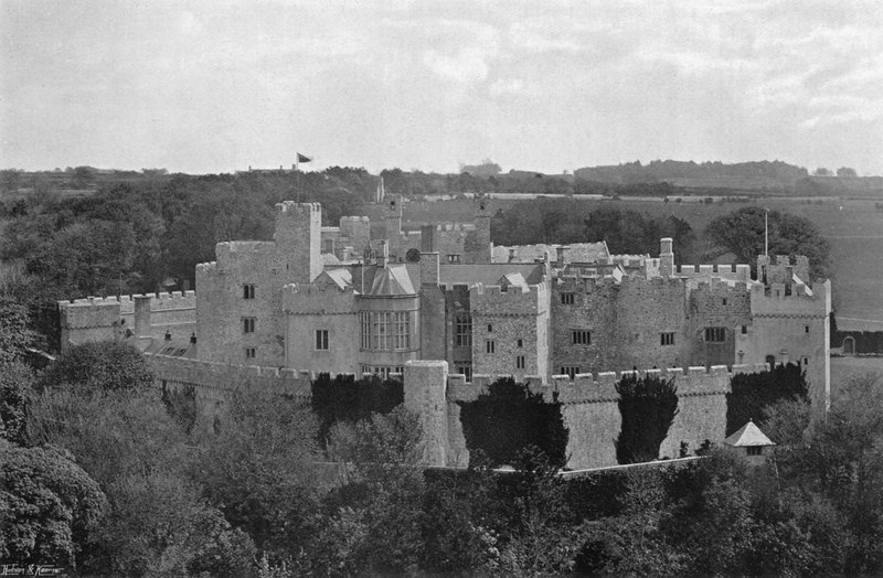 Castillo de St. Donats desde la Torre de Vigilancia de Charles Latham
