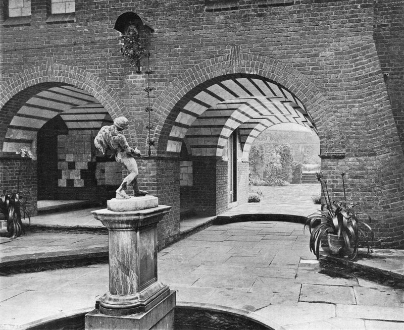 El Patio de la Fuente de Charles Latham