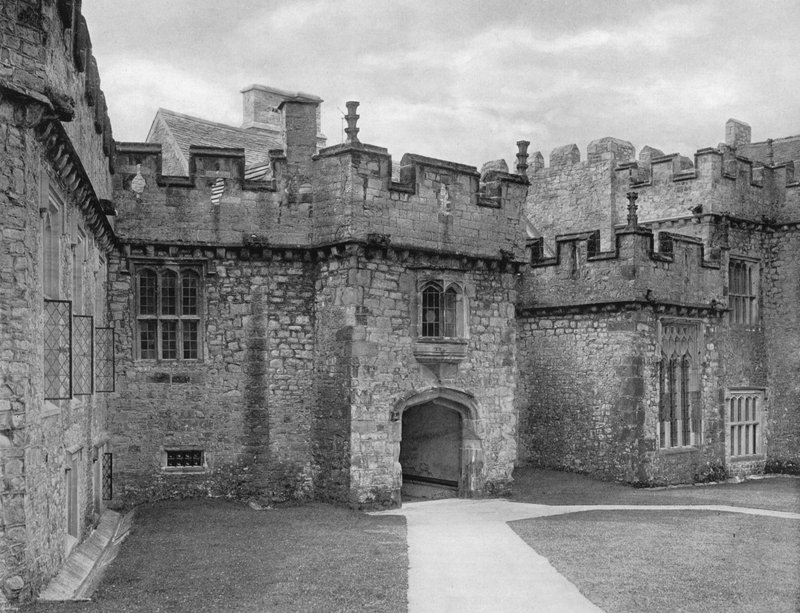 El Pórtico del Salón en el Patio de Charles Latham