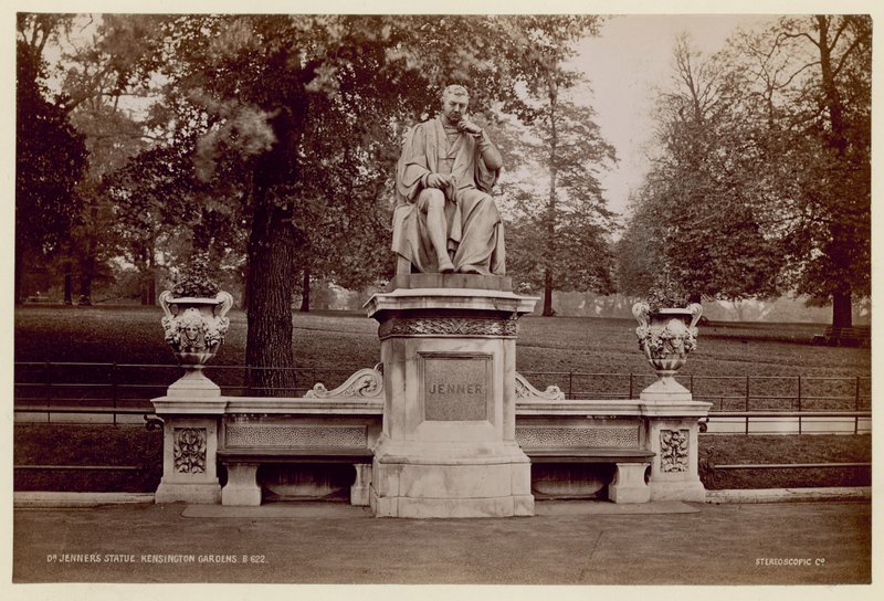 Estatua del Dr. Jenner en Kensington Gardens de English Photographer