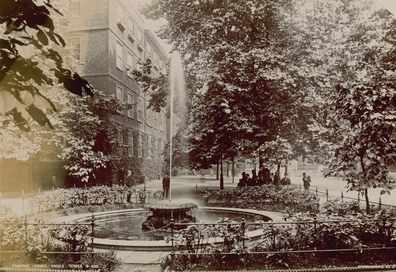 Fountain Court en el Middle Temple de English Photographer