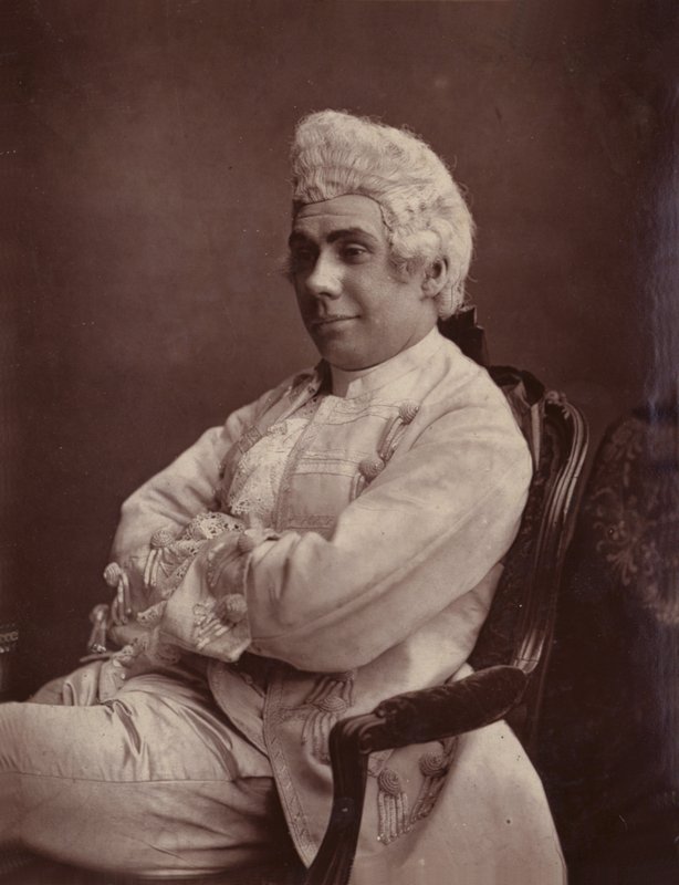 G. W. Anson (como Sir Howard Jelly) de English Photographer