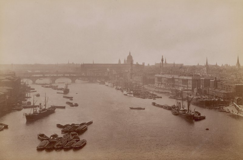 Postal con vista del Támesis de English Photographer