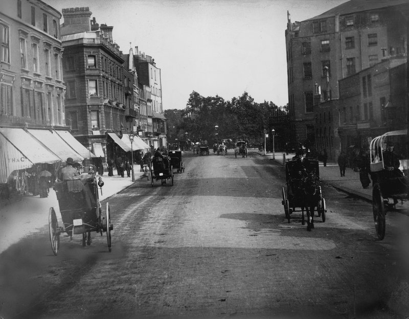 Extremo sur de Edgware Road, Londres de English Photographer