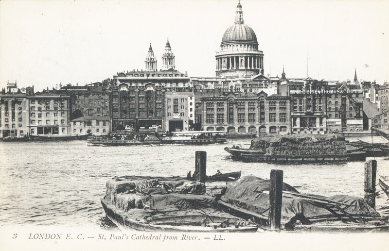 Catedral de St Pauls desde el Río Támesis de English Photographer
