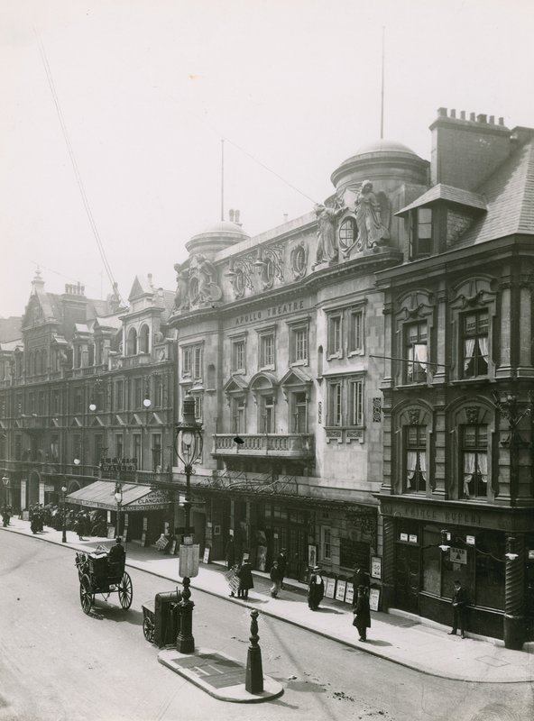El Teatro Apollo y Teatro Lyric, 1907 de English Photographer