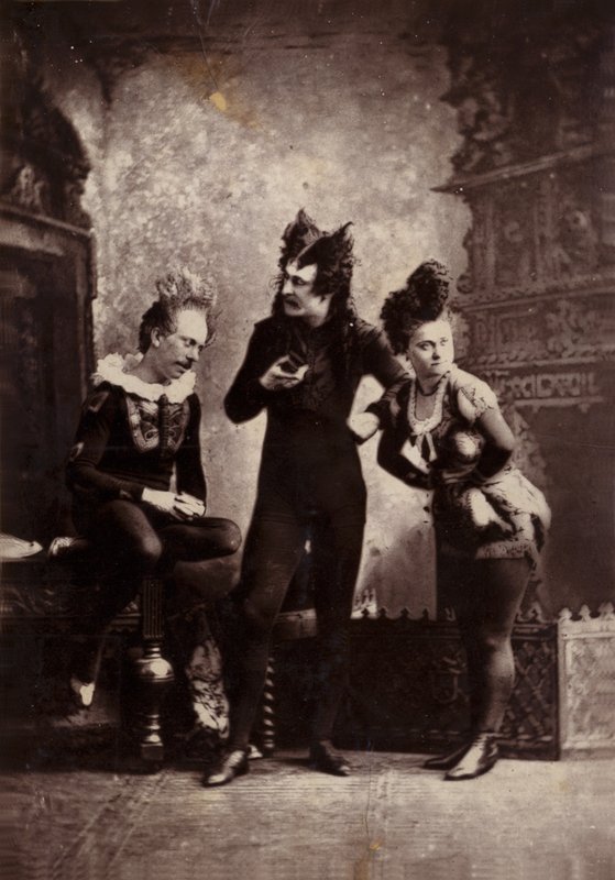 Los Majiltons de English Photographer