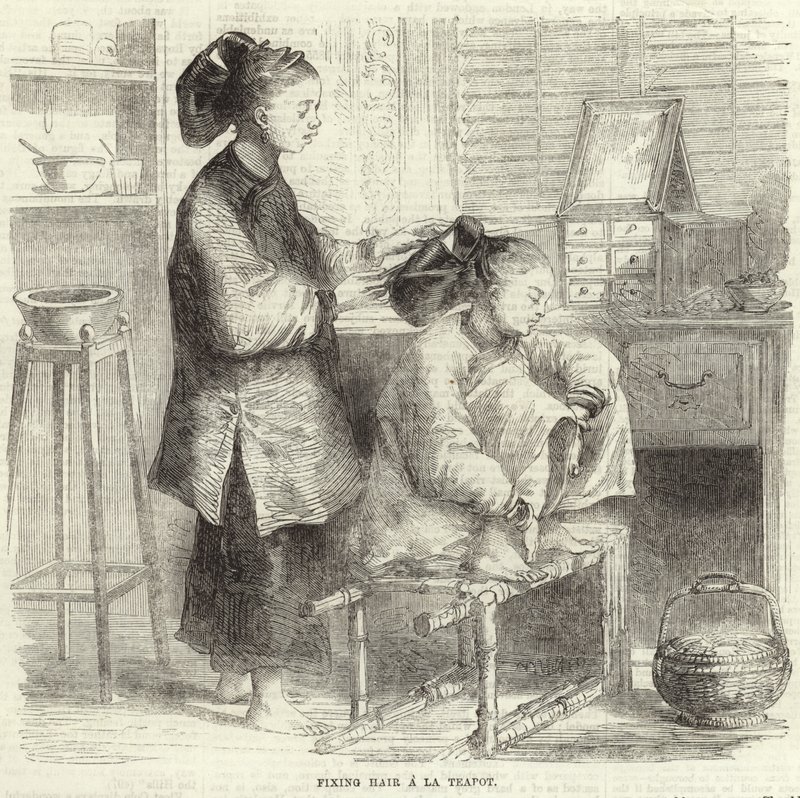 Arreglando el cabello a la tetera de English School