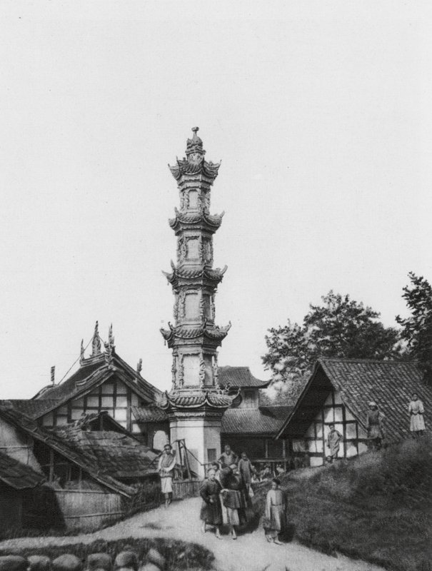 Kiungchou, Szechuan, Pueblo (foto b/n) de Ernst Boerschmann