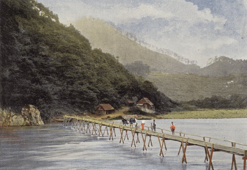 Pasarela sobre el río Arakawa en la península de Sagami de European Photographer