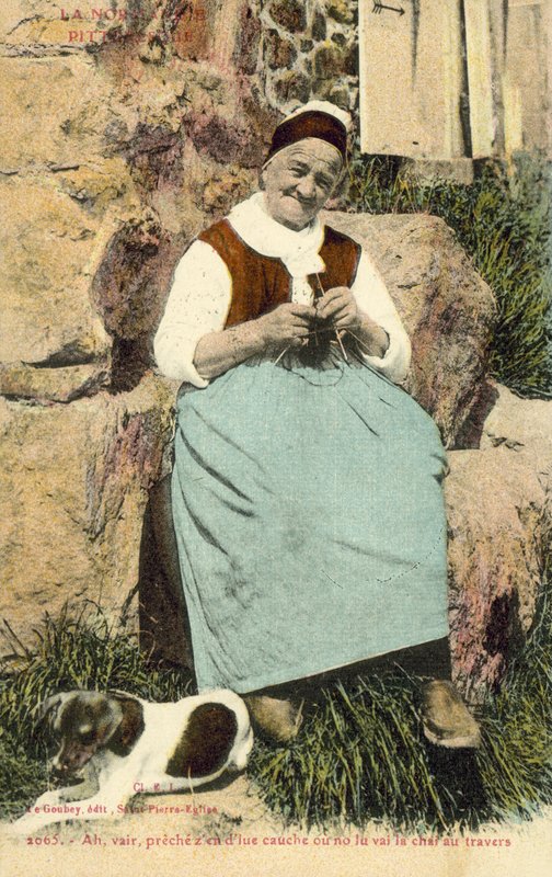 Anciana tejiendo (foto a color) de French Photographer