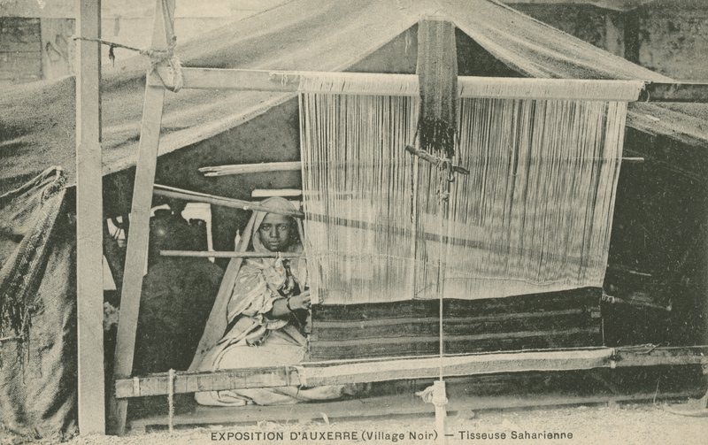 Niña tejedora de French Photographer