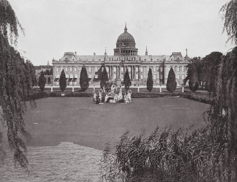 Potsdam, Palacio de la Ciudad y Fuente de Neptuno (foto b/n) de German Photographer