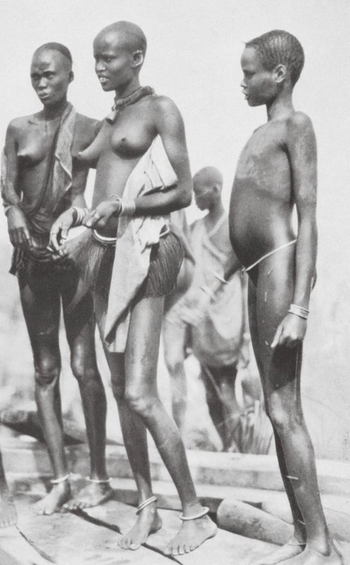 Niña negra sudanesa (foto b/n) de Hugo Adolf Bernatzik