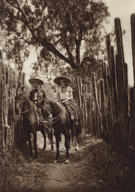 Mexico: Mejicanos en traje nacional (b/w photo) de Hugo Brehme
