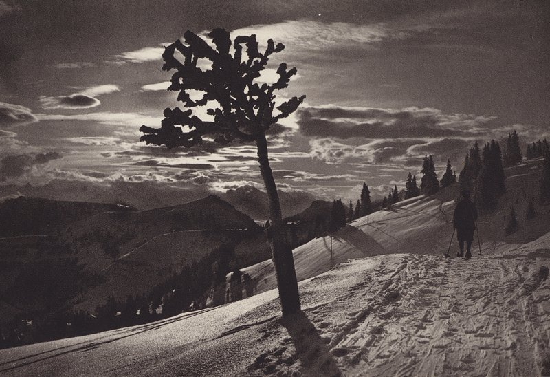 Rigi Kaltbad, noche de luna en invierno (foto b/n) de Jean Gaberell