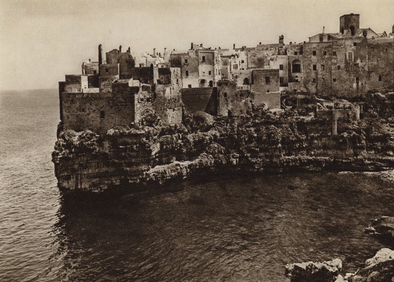 Italia: Polignano a Mare, Puglie (foto b/n) de Kurt Hielscher