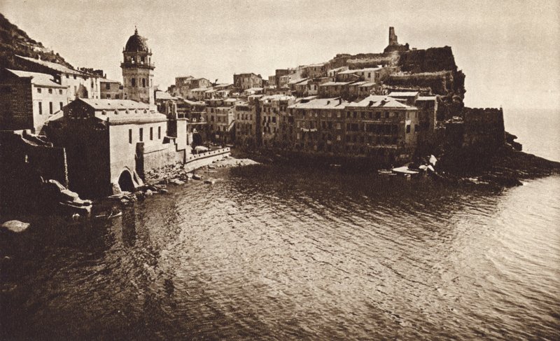 Italia: Vernazza, Riviera (foto en blanco y negro) de Kurt Hielscher