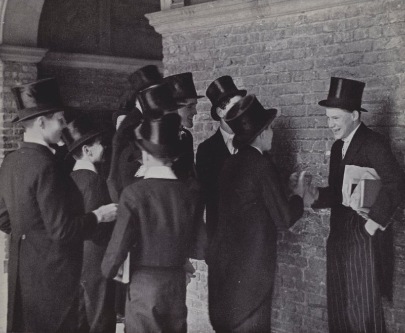 Chicos de Eton, chismes de Laszlo Moholy Nagy