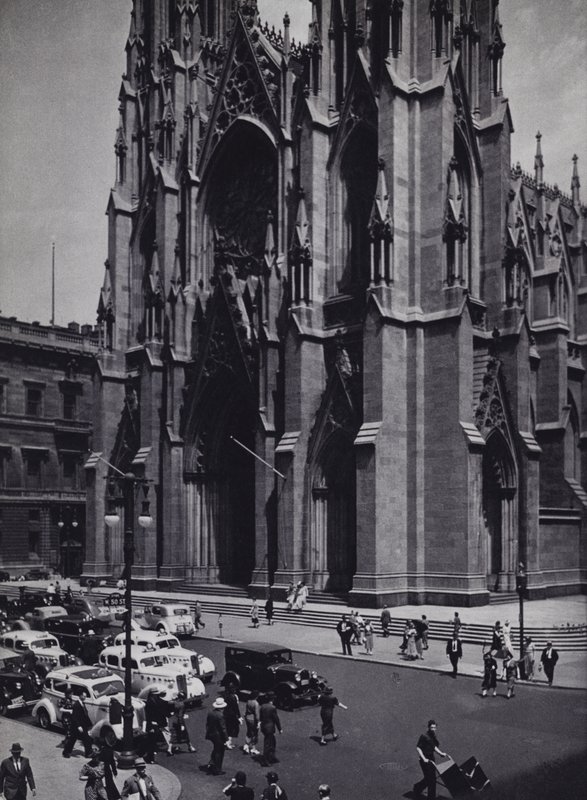 Manhattan: Catedral de San Patricio (foto en blanco y negro) de Mario Bucovich