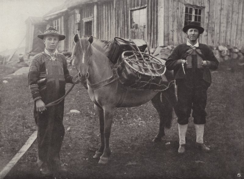 Montañeses de Saetersdalen con caballo de carga de Norwegian Photographer