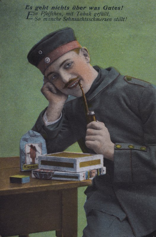 Soldado alemán fumando su pipa de Photographer German